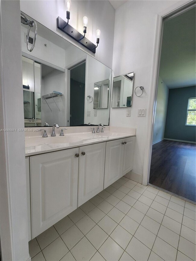 Building Photo - 3600 Oaks Clubhouse Dr