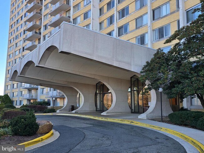 Building Photo - 301 N Beauregard St