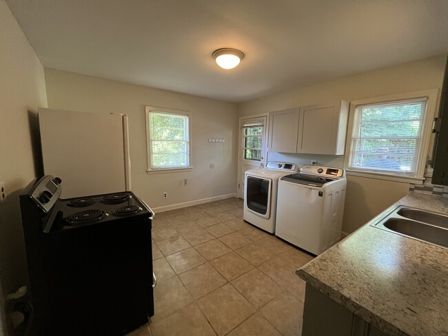 Kitchen - 3274 Walnut Grove Rd