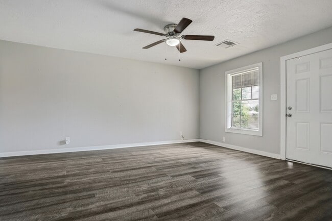 Building Photo - 308 Bennett Dr