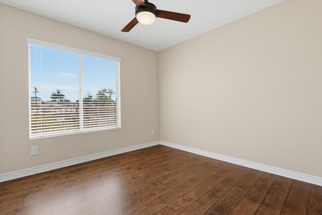 Building Photo - 500 Lands End Way