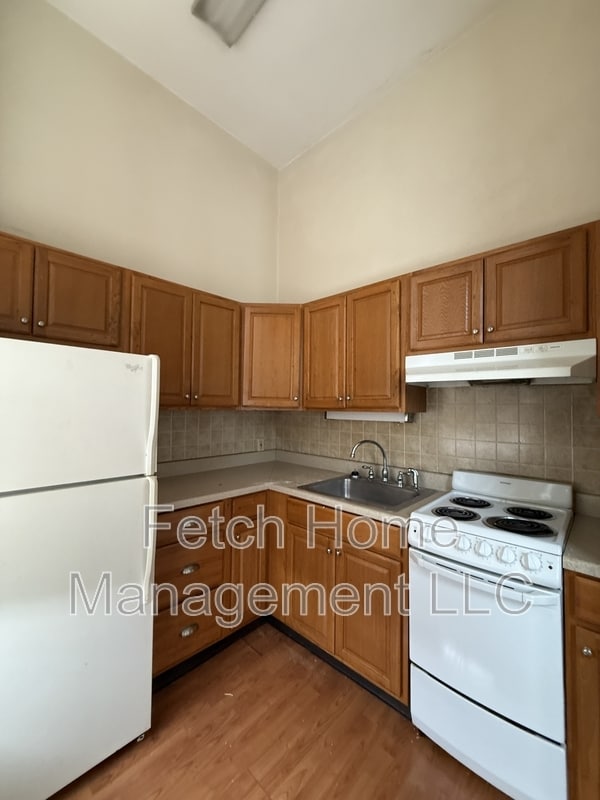 Building Photo - 237 E Market St