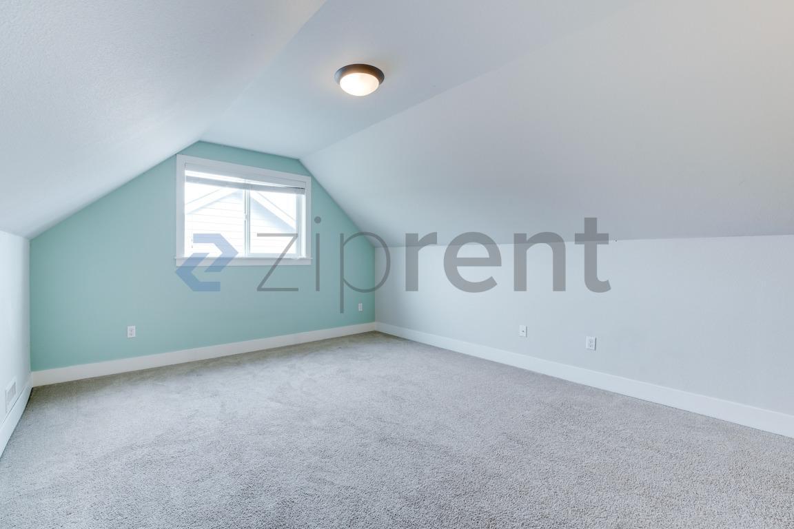 Building Photo - Unit