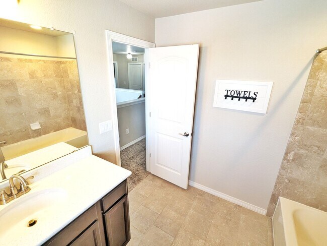 Building Photo - Stunning Modern Home with SHORT TERM LEASE and Breathtaking Mountain Views