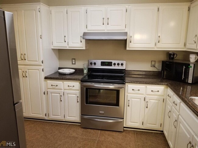 Building Photo - 2541 Westover Dr