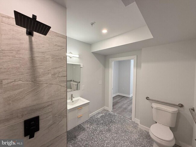 Building Photo - 1516 18th St SE