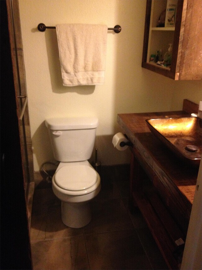 Building Photo - 355 W Deloney Ave