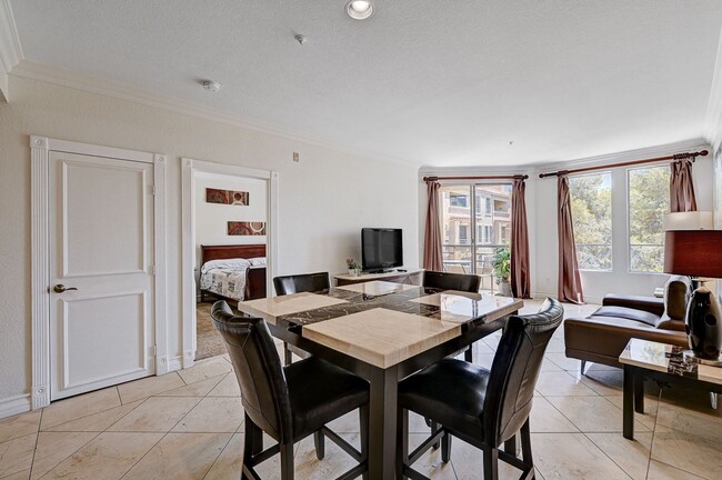 Building Photo - Luxurious Meridian Condo. Live 24/7 Guard ...