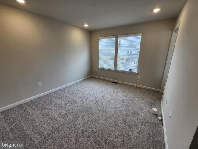 Building Photo - 114 Milburn Dr
