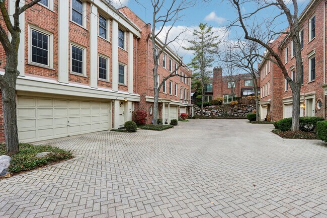 Building Photo - 19 Landmark St