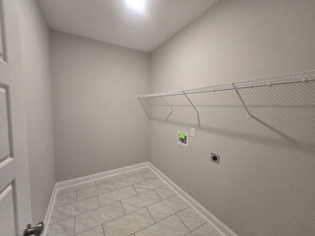 Building Photo - 1 Month Free Rent! Jasper New Construction...