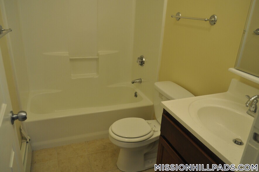 Building Photo - 13 Ruggles St