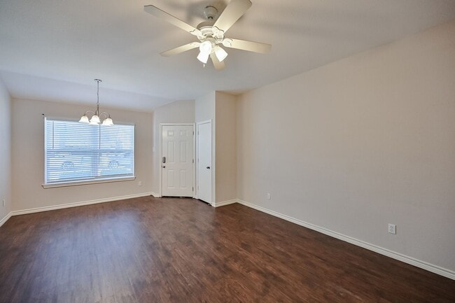 Building Photo - Mansfield 3/2 Duplex