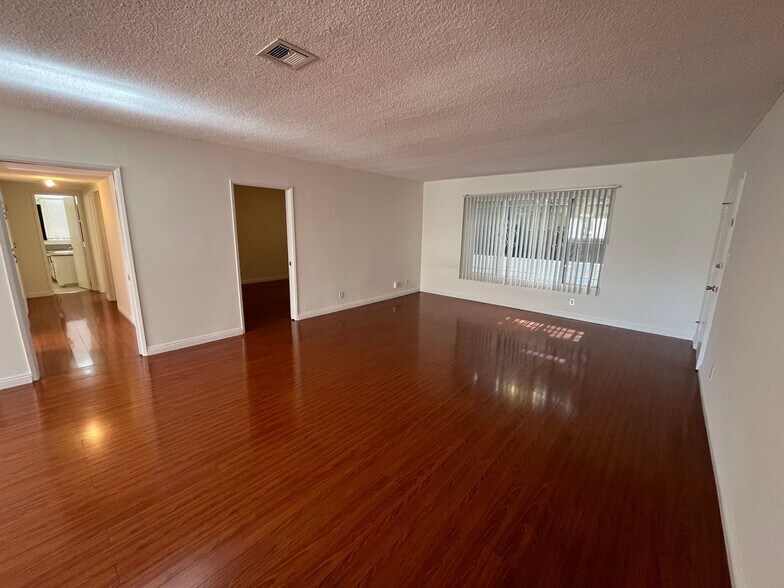 Building Photo - 1065 S Holt Ave