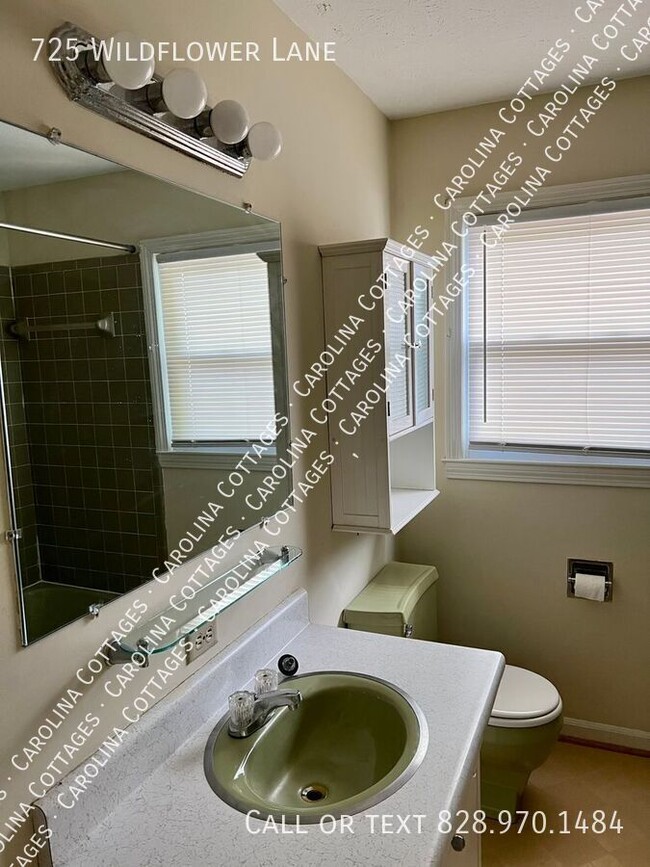 Building Photo - 725 Wildflower Ln