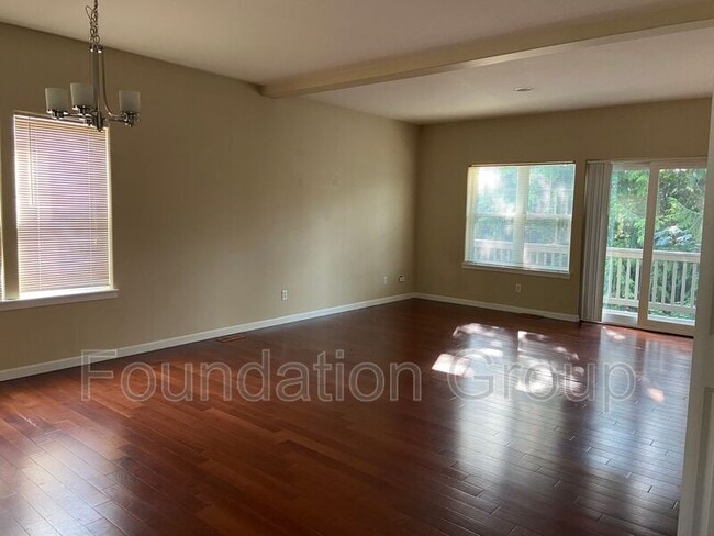 Building Photo - 150 S 152nd St