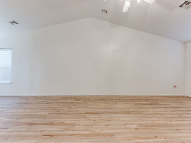 Building Photo - Charming 3 Bed, 2 Bath Home for Rent in Norman!