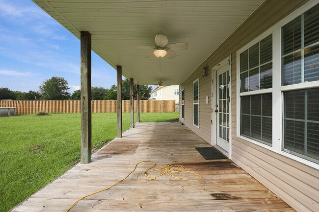 Building Photo - 116 Spring Leaf Ln