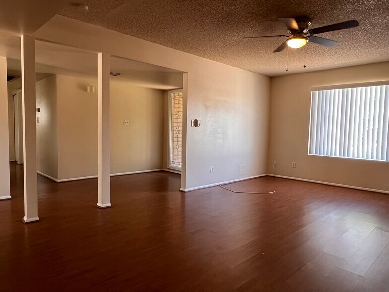 Building Photo - 2131 E Palmcroft Dr