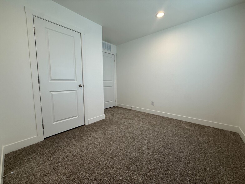 Building Photo - 3601 E Wyoming Ave