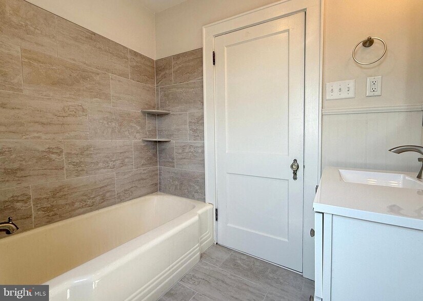 Building Photo - 31 W Whitlock Ave