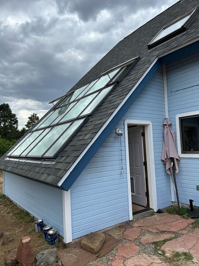 Building Photo - wonderful 3 bedroom home in serene setting