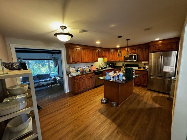 Building Photo - Spacious Brick Ranch, 3-Bedrooms, 2-Baths, Att. Garage- Shelby Township