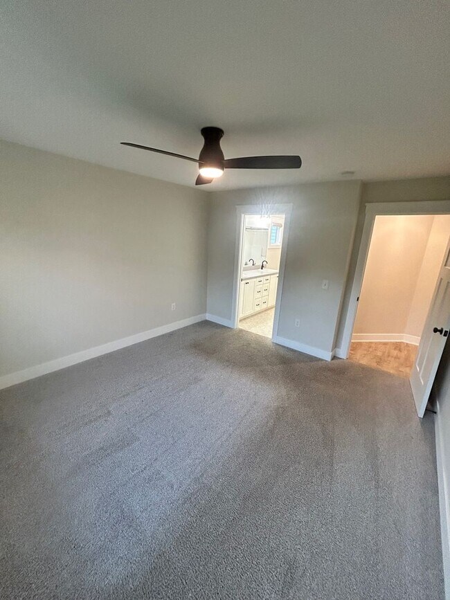 Building Photo - 3837 Delia Dr