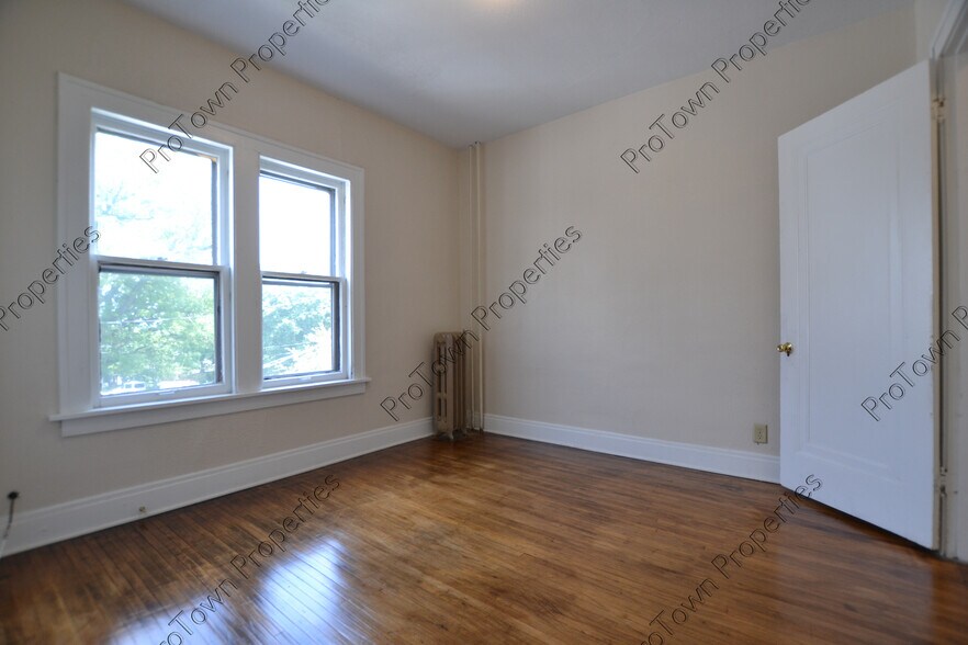 Building Photo - 511 W Jefferson St