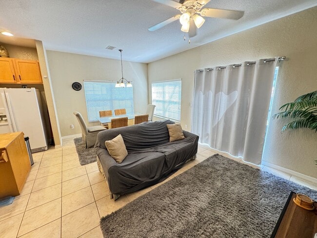 Building Photo - Fully Furnished 5-Bed End-Unit Townhome with Hot Tub in Gated Coral Cay! WASHER & DRYER INCLUDED!