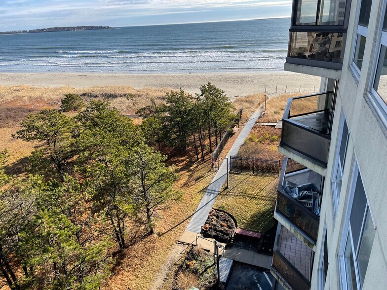 Building Photo - 215 E Grand Ave