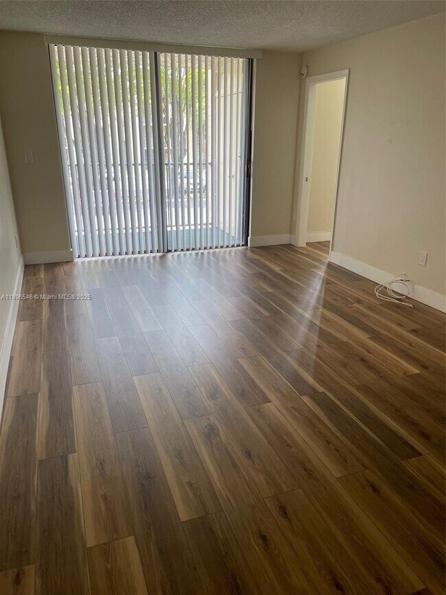 Building Photo - 14221 N Kendall Dr