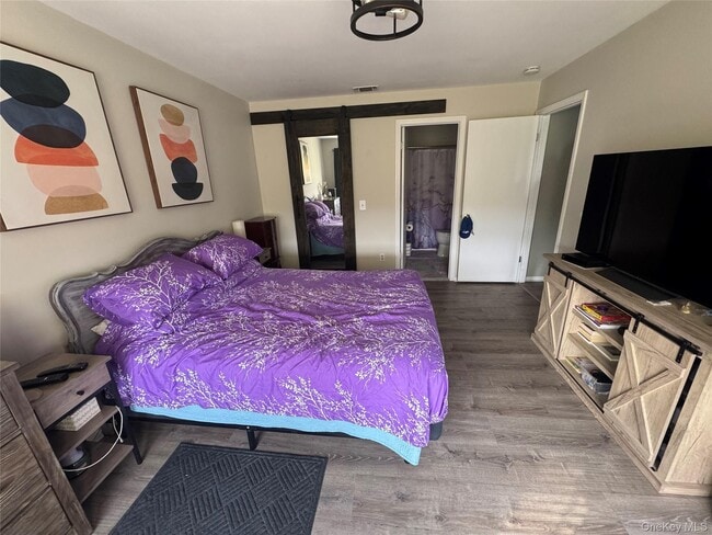 Building Photo - 17 The Knolls