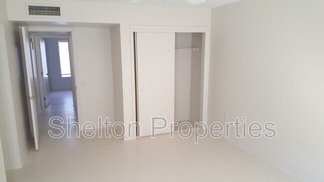 Building Photo - 14305 W Heritage Dr
