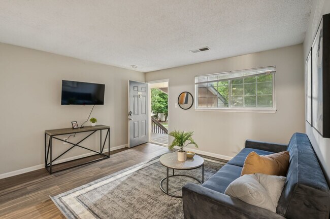 Building Photo - 2430 Kenridge Pkwy