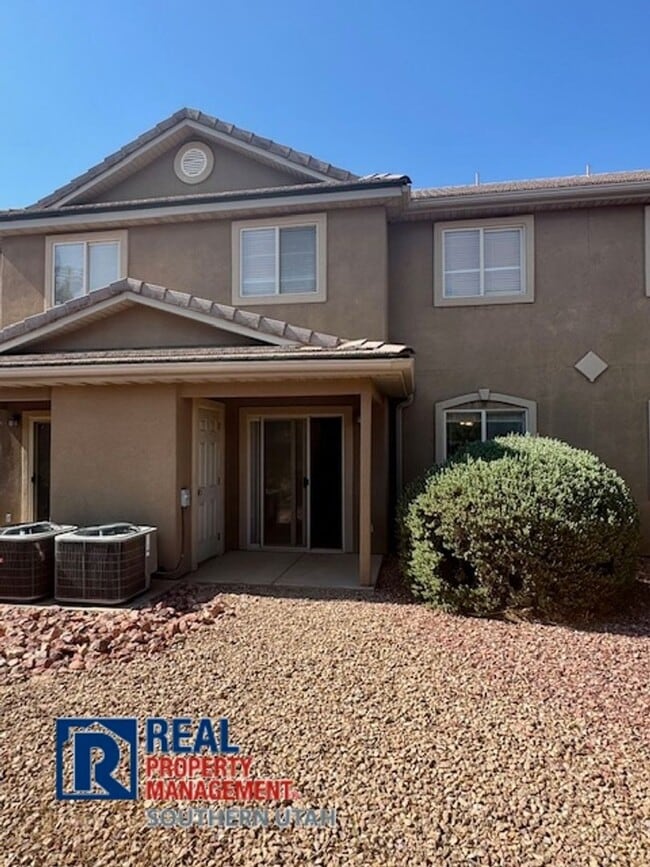 Building Photo - Hidden Valley Townhome