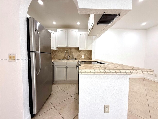 Building Photo - 3032 Coral Ridge Dr