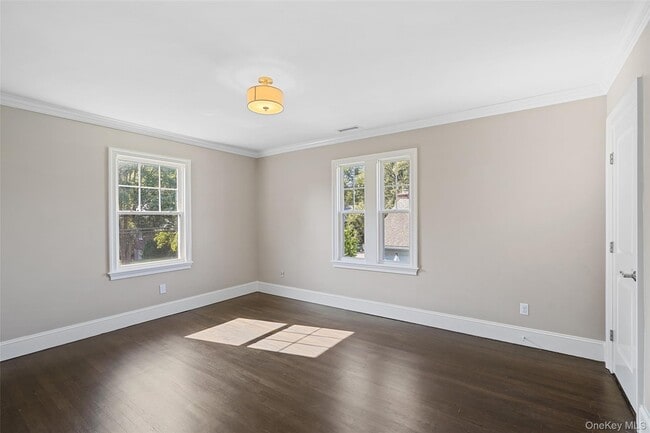 Building Photo - 288 Crestwood Ave