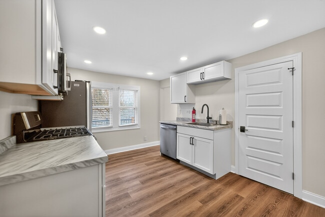 Building Photo - 305 W Exchange St