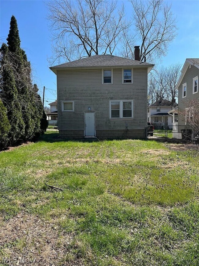 Building Photo - 783 Leonard St