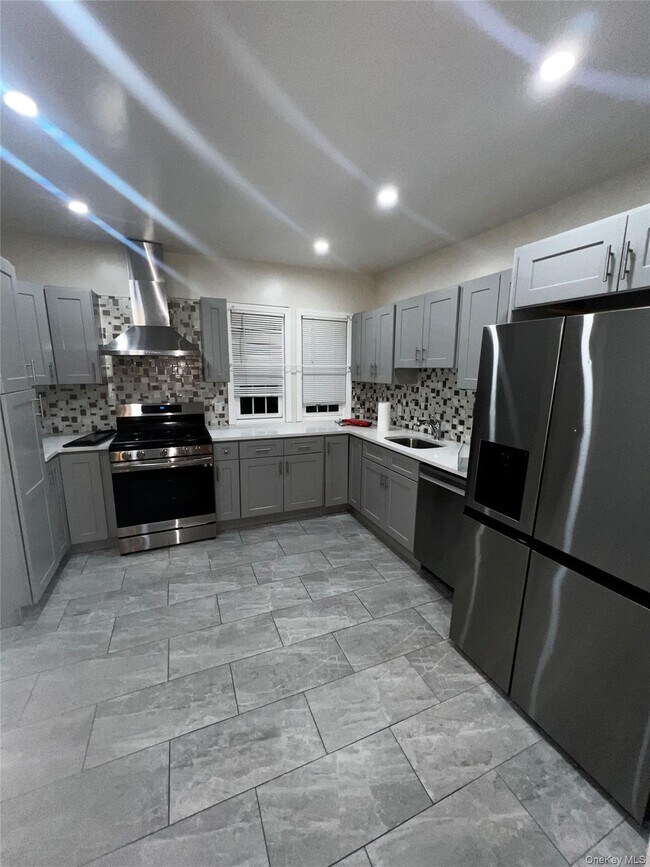 Building Photo - 349 Warwick Ave