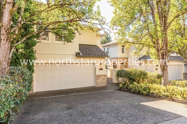 Building Photo - Beautiful Lake Oswego Townhome