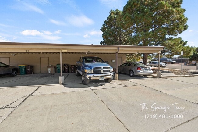 Building Photo - REMODELED SINGLE-LEVEL 2BD TOWNHOME w/ A/C **$500 move-in credit with a 16-month lease start date...