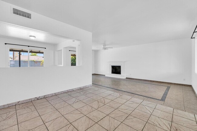 Building Photo - 6 Bedrooms, 3 Bath,  Pool CLOSE TO ASU (Rural & Broadway)