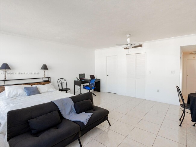 Building Photo - 2899 Collins Ave