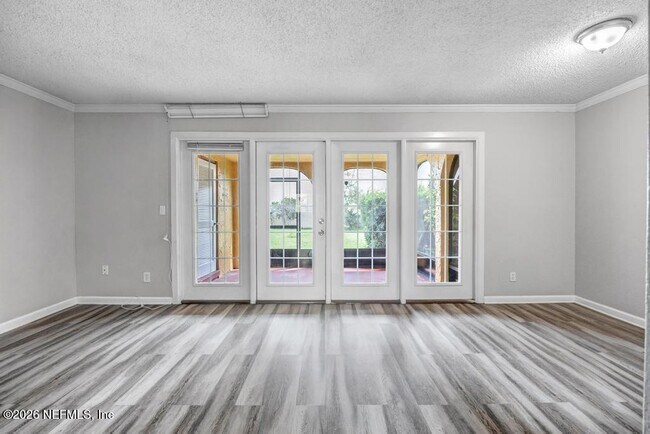 Building Photo - 3906 Mission Dr