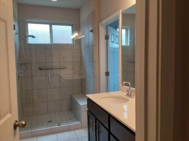 Building Photo - 3240 E Whitestone Blvd