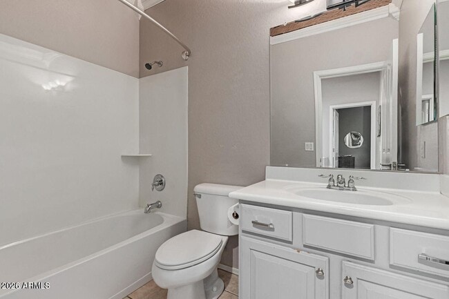 Building Photo - 2111 E Yellowstone Pl