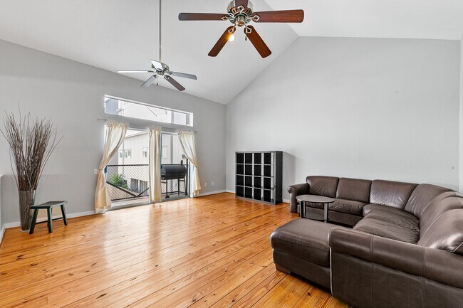 Building Photo - 2614 Chenevert St