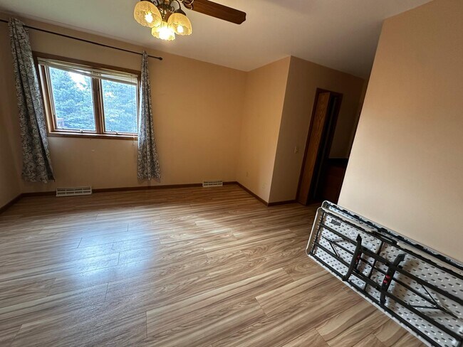 Building Photo - 543 Mahogany Way